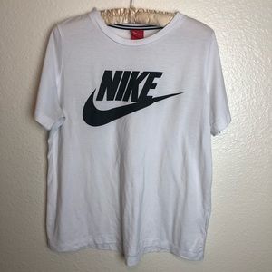 NIKE women’s swoosh t shirt